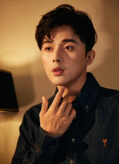 粉丝让“下海”，叔叔想“经商”。这代沟碰撞出的喜剧效果，直接让“善待四旬老人”刷