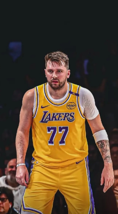 今年会是东契奇最有望MVP的一年吗
1.最大热门约基奇伤退，缺少至少一个月，场次