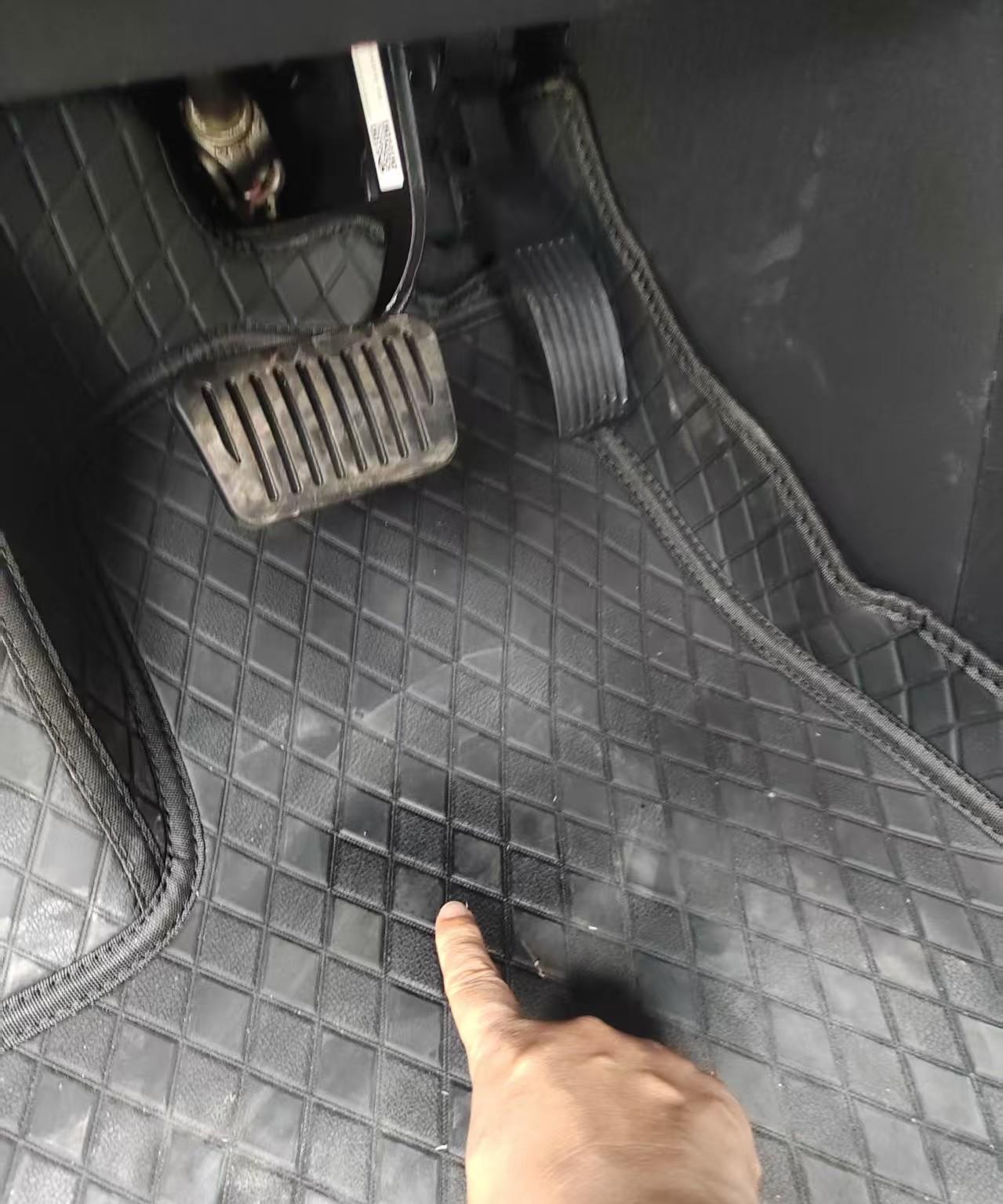 我手指的地方发亮，是什么出问题了，还是哪个地方漏油？