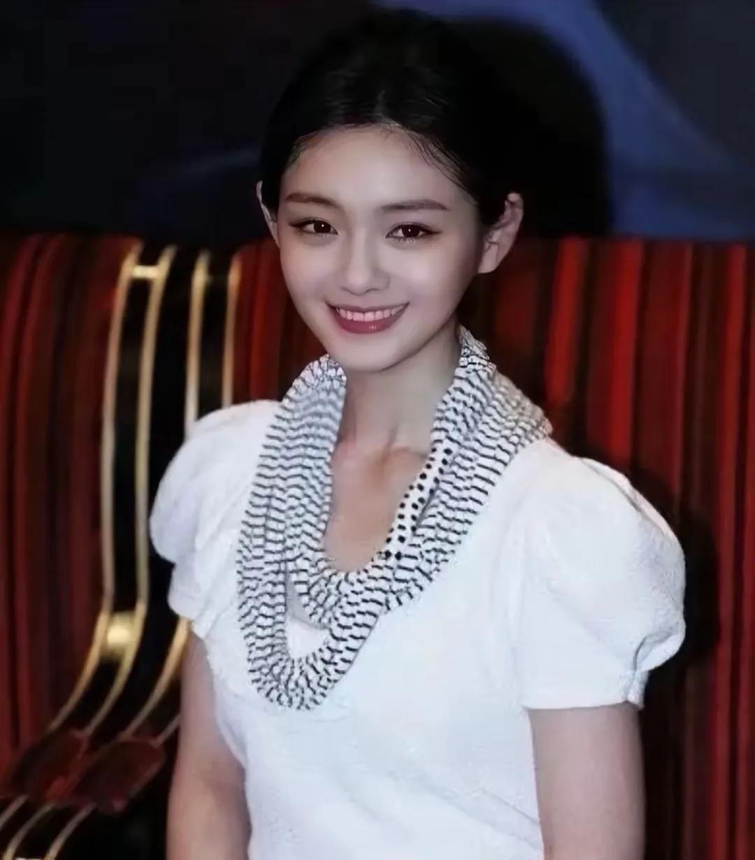 一纸死亡证明，揭开昔日顶流女星的豪门困局！大S的离去，是悲剧还是解脱？
曾风光无