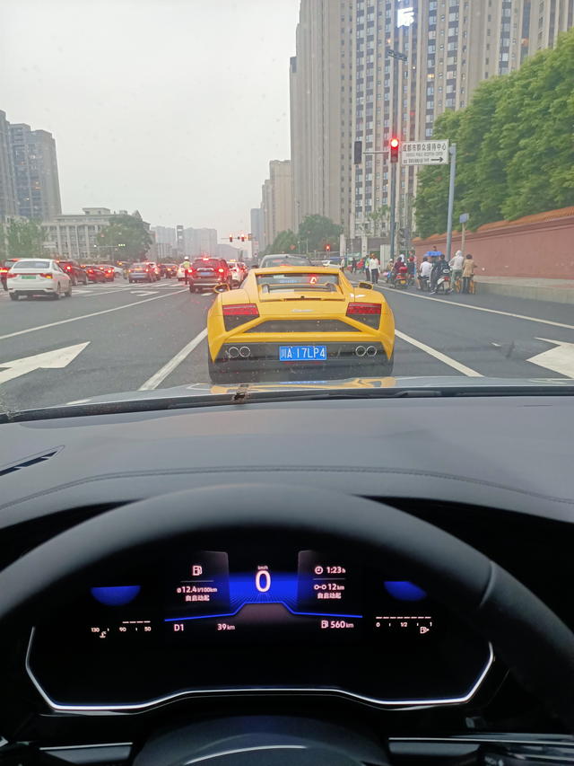 发动机怠速抖动
21款280舒适提车一年，最近发现怠速抖的很啊，不知道什么情况？