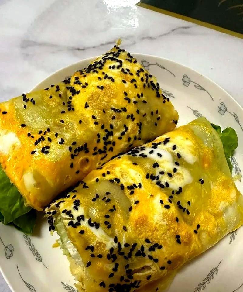 一个朋友买房问我借了五万，没利息也没提还款时间。
过了三年我没催过，最近家里急用