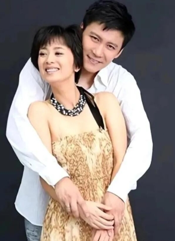 原来他们是一对夫妻！低调不张扬，也是娱乐圈里面干净的一对夫妻，虽然都是不温不火的