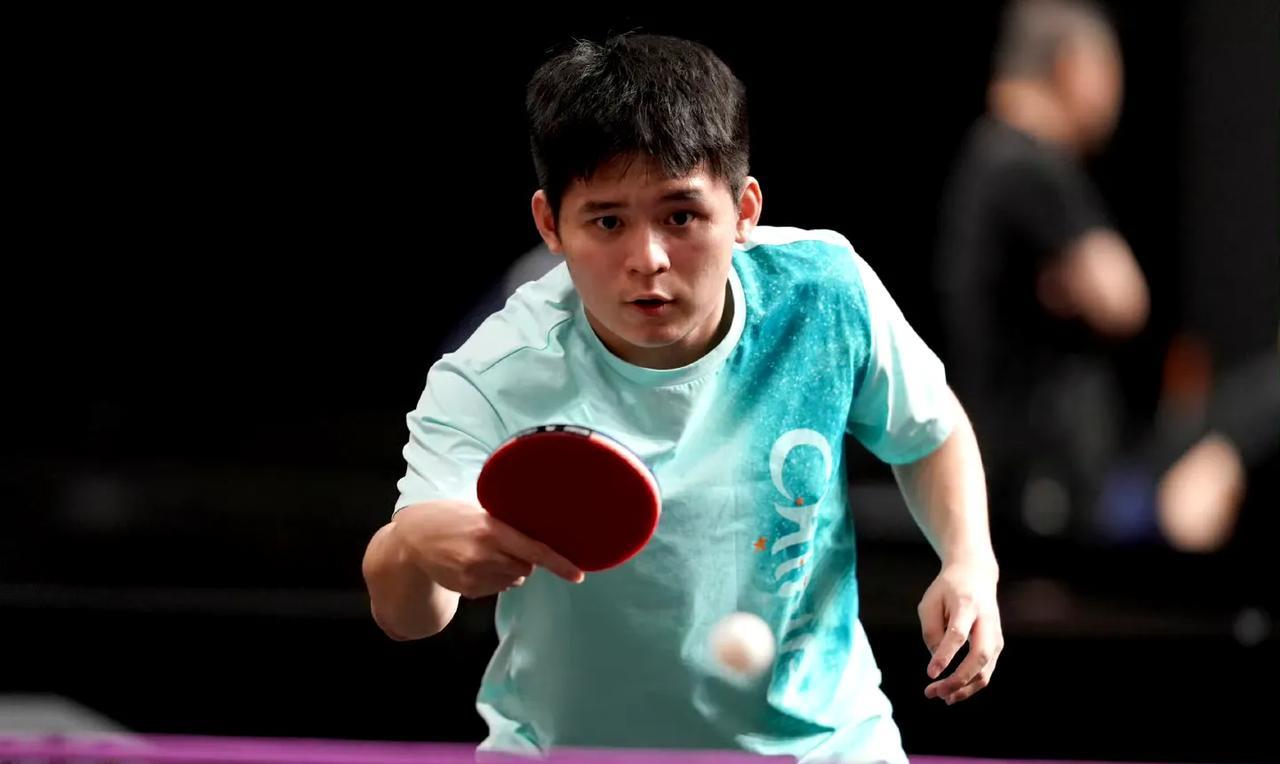 林诗栋赛前针对性训练，王楚钦黄金左手陪练林诗栋，横滨冠军赛一触即发，国乒抵达横滨