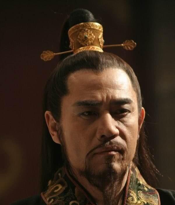 [爱慕]公元1561年，嘉靖帝喝醉了酒，召幸13岁的小宫女尚氏。玩到尽兴时，尚氏