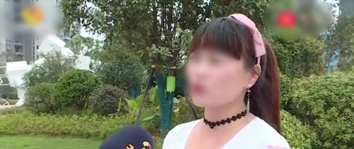 湖南长沙，一女子试穿了高档内衣，价格为6500元。可她刚一穿上身，店员随手拿了把