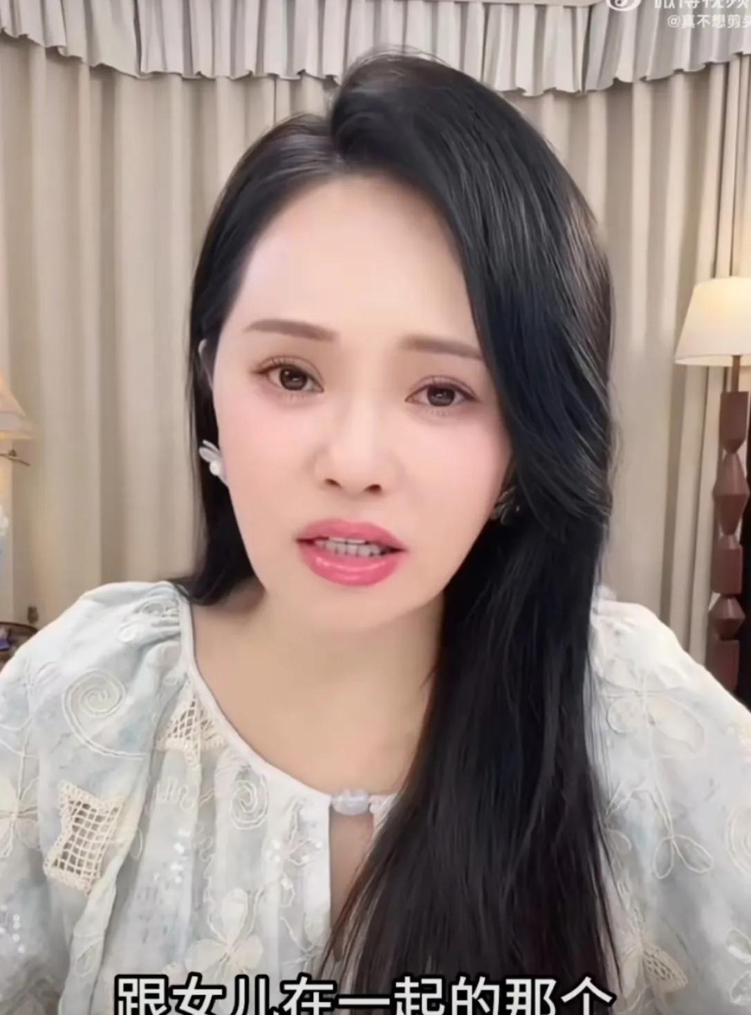 #伊能静说秦昊很少回家# 伊能静直播爆料丈夫秦昊很少回家，和女儿的记忆太少了。和