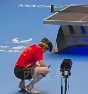 运动员过得都是刀尖添血的日子。尤其是被高曝光商业化的乒乓球运动员。
远的不说，单