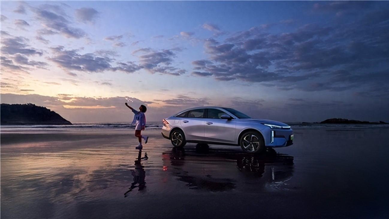 一台车搞定全家出行！银河 L6 EM-i才是真正的性价比！