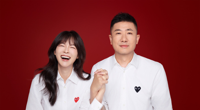 李艾十周年纪念复刻婚纱照











什么？结婚十年还能像新婚？你没听