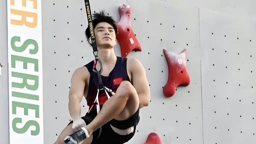 中国攀岩队阳朔集训 潘愚非完成5.15难度新线路