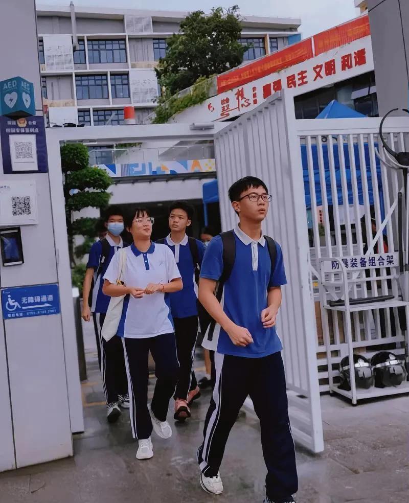 我实在不明白，现在的孩子为什么越来越仇视父母？我儿子已经快一周不理我了，跟我说话