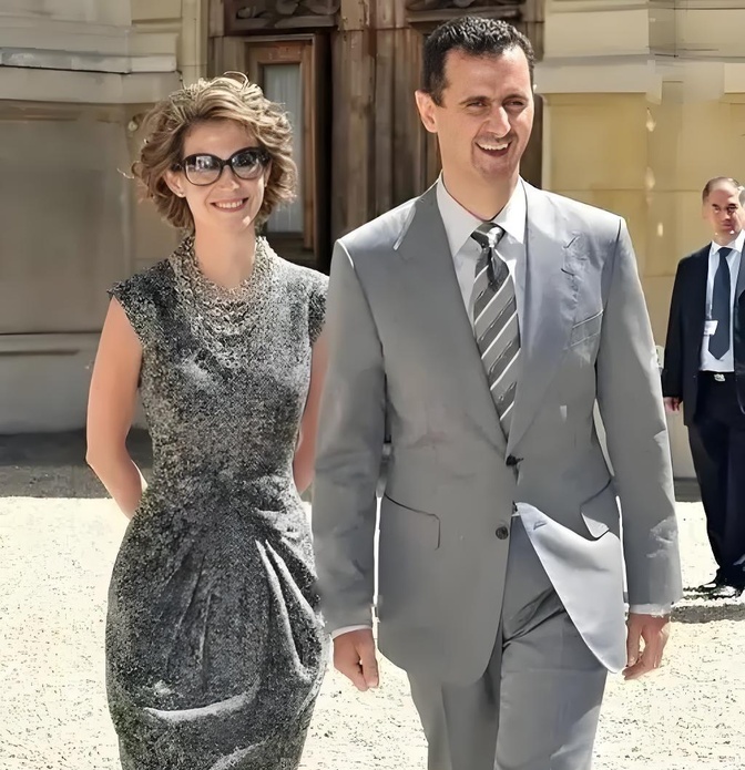 现在终于明白巴沙尔走的时候是那么干脆了。



巴沙尔在家里面是老二，学的是医学