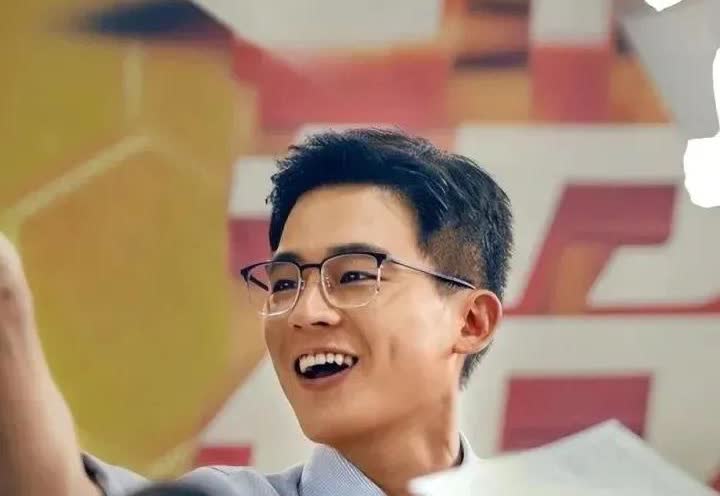 破案了，破案了！

为什么欧豪的影视资源这么好？

那是因为欧豪的背后
