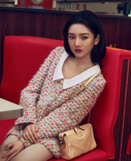 宋祖儿华伦天奴代言人官宣
品牌还换了背景图诶 ​​​