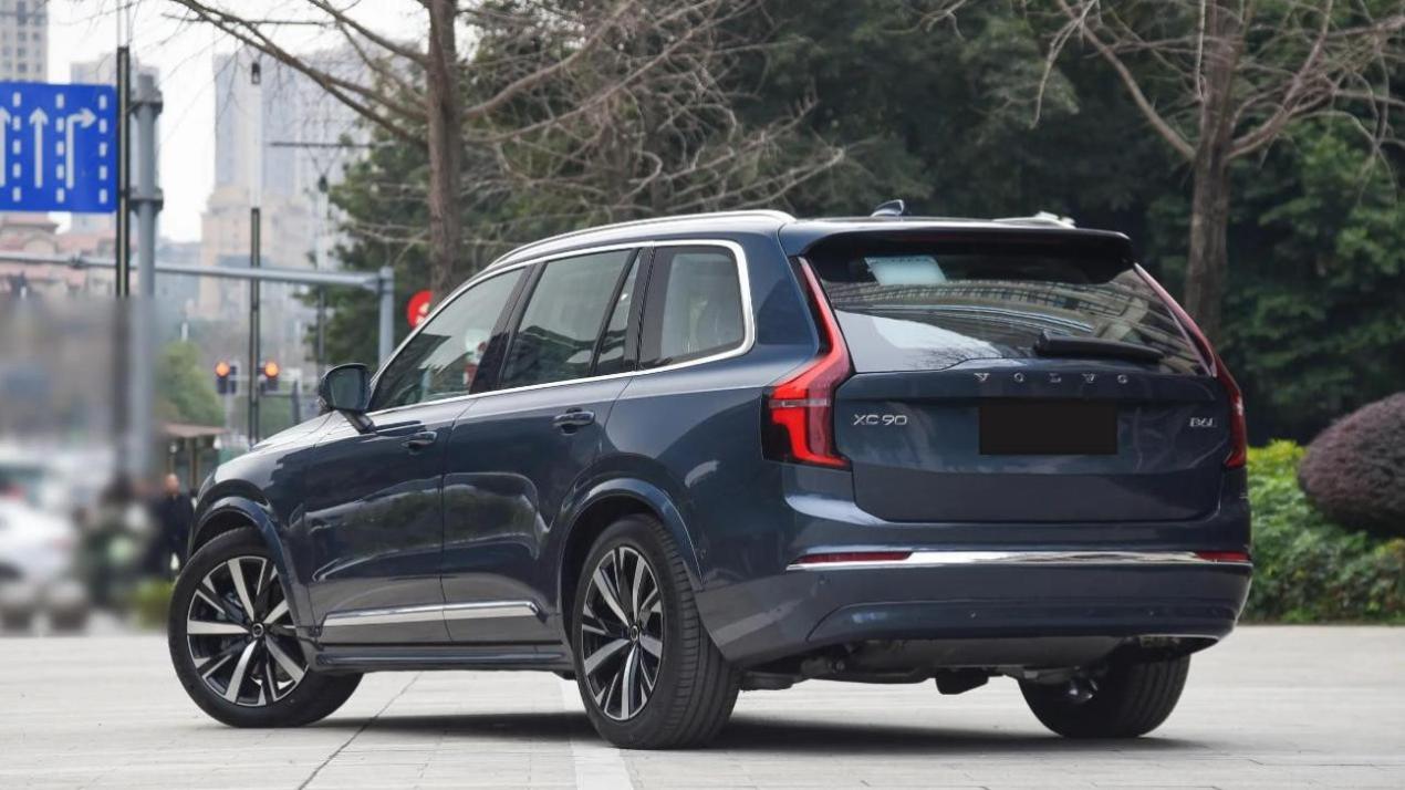 售价47.9万元起，新款沃尔沃XC90正式上市，竞争大众途锐