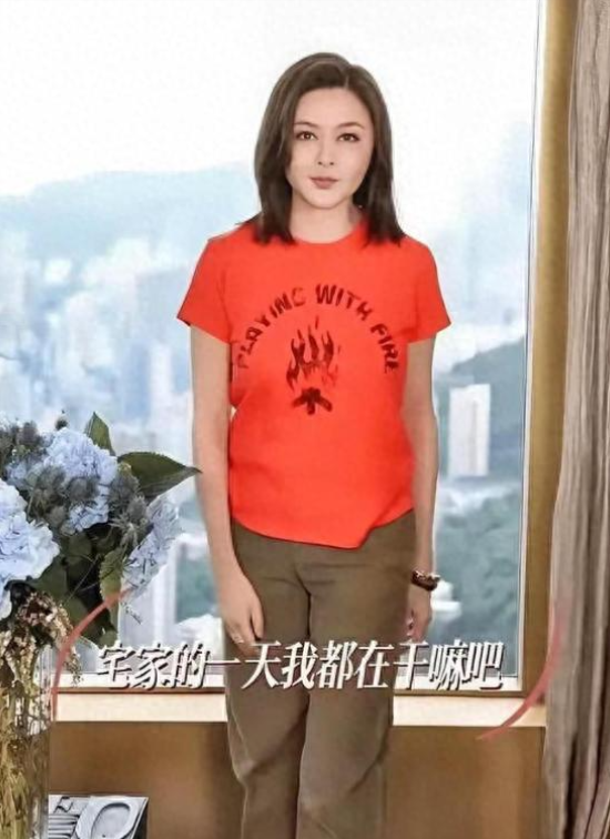 62岁关之琳现状曝光：无性无爱无婚姻，独居1.5亿豪宅陪两条