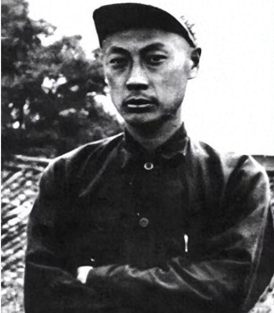 1937年，陈毅被叛徒诱骗下山，途中他觉得口渴，于是拐到一农户家里喝水，却因为农