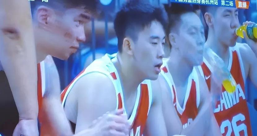 余嘉豪脱胎换骨，不仅是身材，其阅读比赛能力、技战术能力和盘活全队的本领都在提升，