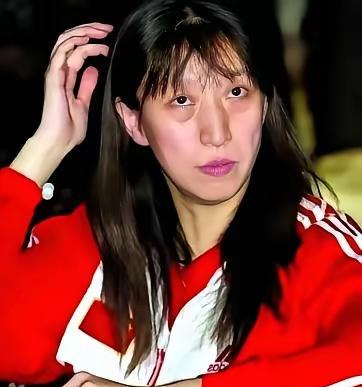 随着中国女排兵败曼谷，暴露出的问题是全方位的，排协、主教练应该好好总结。
单说基