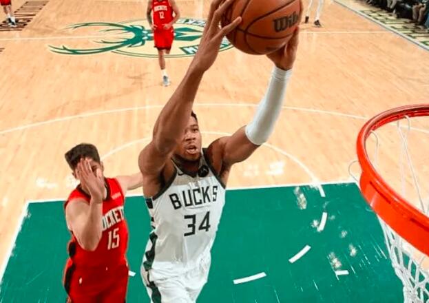 NBA常规赛中，尽管雄鹿以115-122不敌火箭，但扬尼斯·阿德托昆博再次用行动