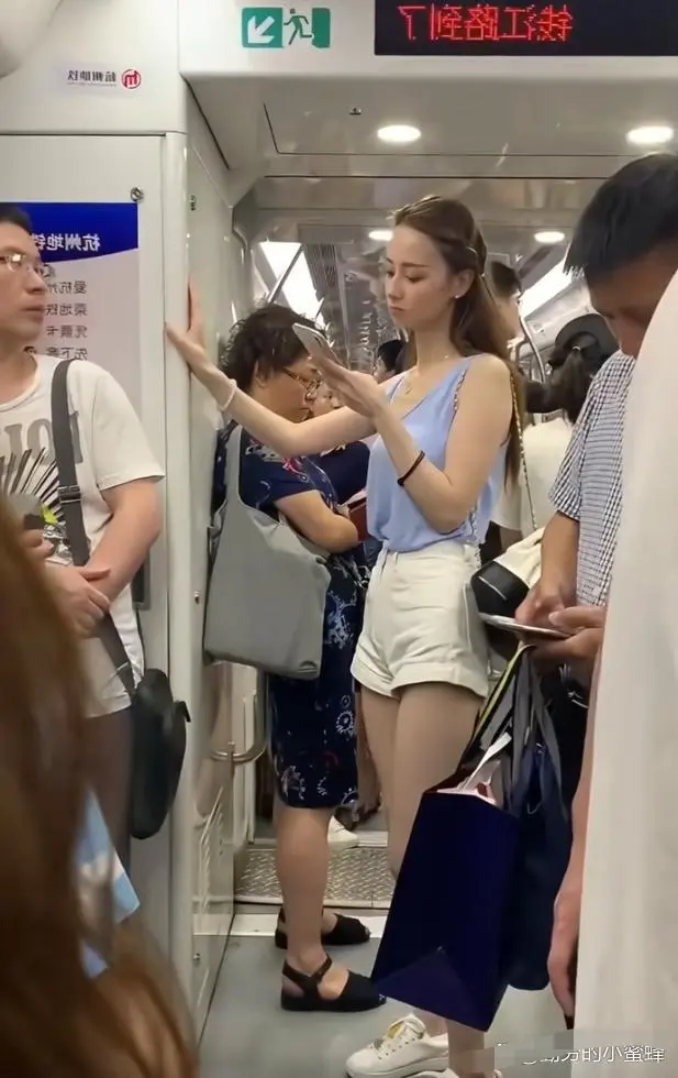 看把眼镜馋的，当然我也馋
