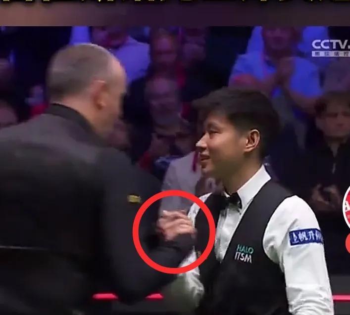 确定拿下中国首座，世锦赛冠军的赵公子，
第一时间居然没有挥拳，
也没有大吼宣泄，