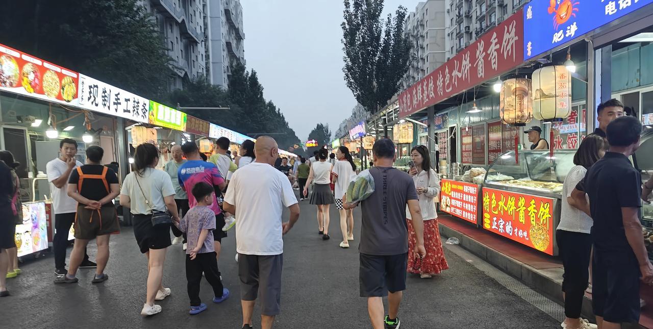 这个小城市今天晚上一点风也没有，我是依旧恢复了晚上跟孙小哥，小宋一起遛弯模式，想