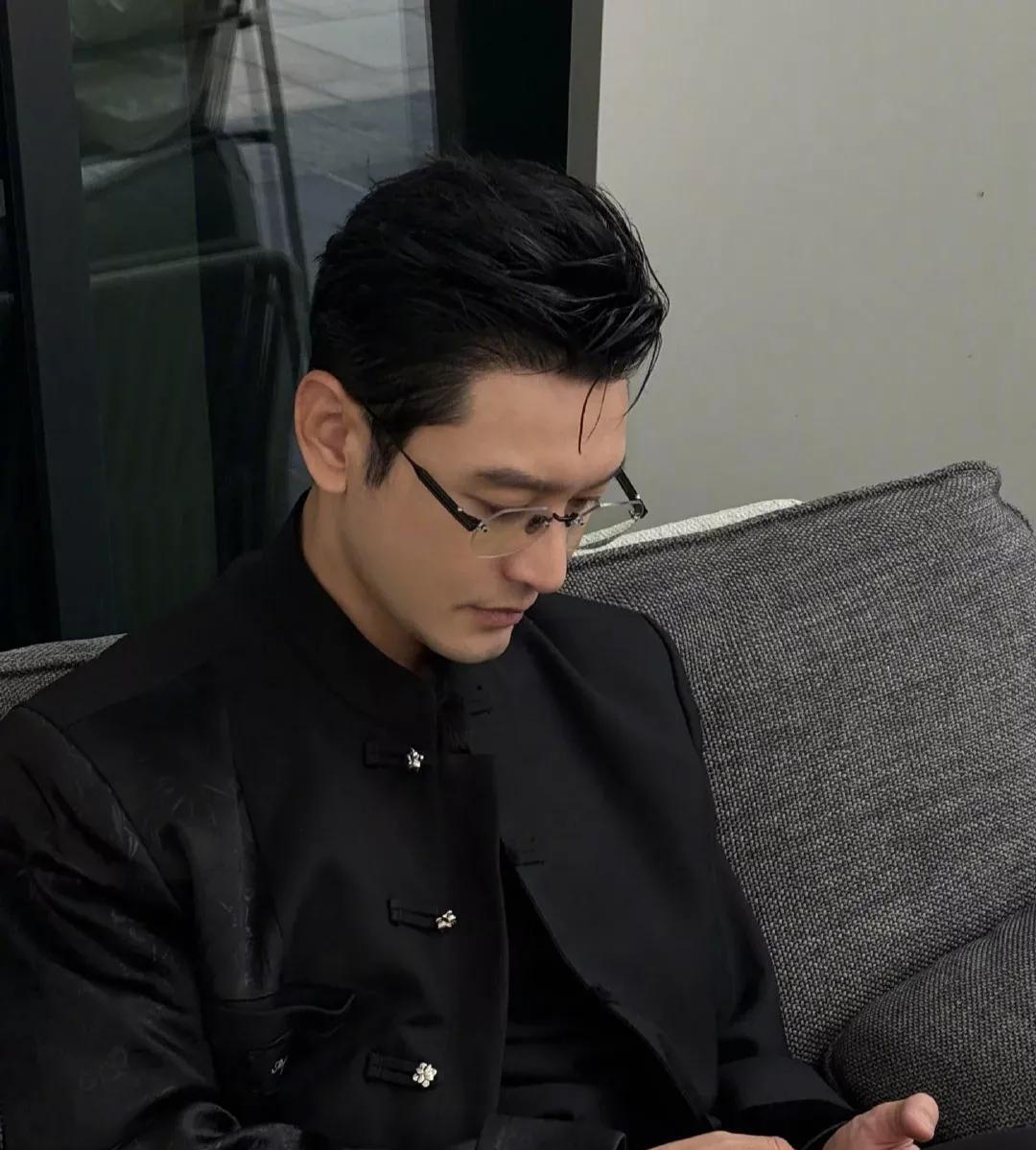 我以前还挺讨厌黄晓明的，
觉得他这个人眼光差，演戏还油腻，
但今天看了他回应落榜