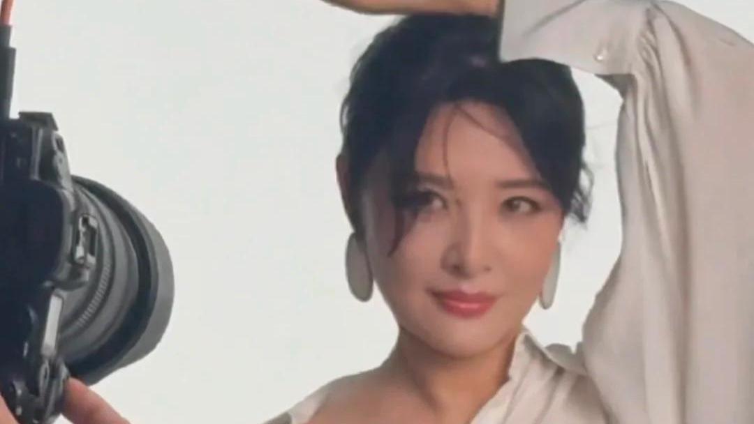 央视著名主持人周涛，穿私服太美了