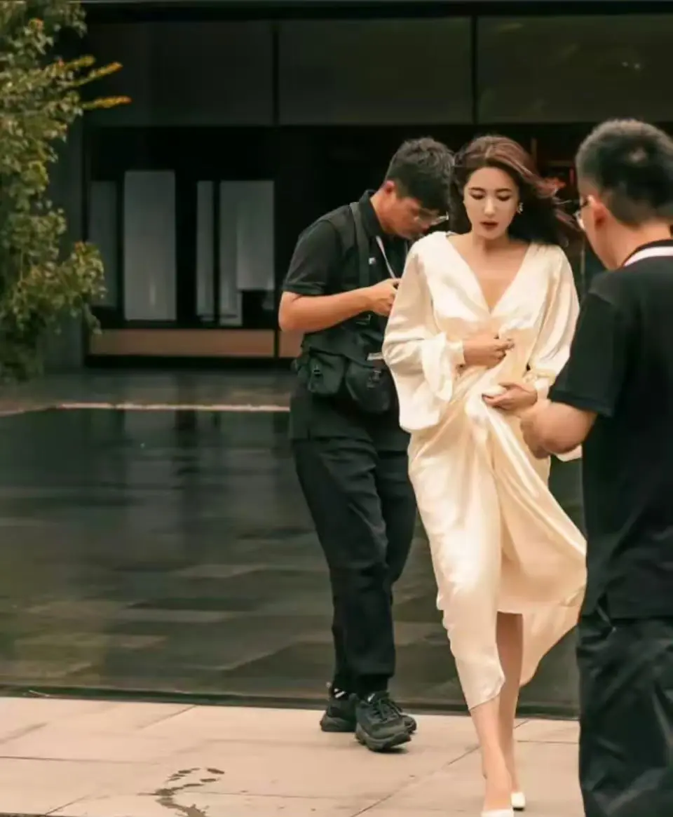 她就是保剑锋口中的：中戏两百年一遇到大美女 ​ ​​​