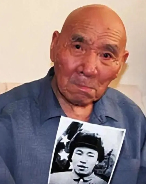 1953年，在志愿军英雄表彰大会上，毛主席觉得”打坦克英雄"苏吊蛋这个名字实在不
