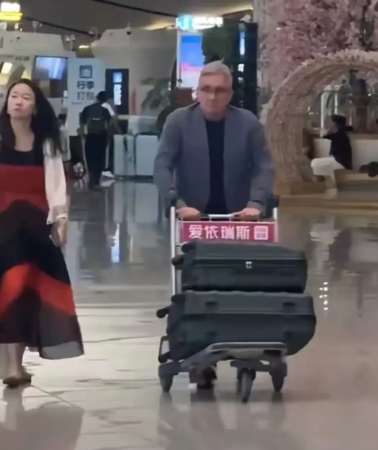 伊万科维奇终于走了，实在是成绩太糟糕了，再不解雇他恐怕都说不过去。虽然国足很弱，