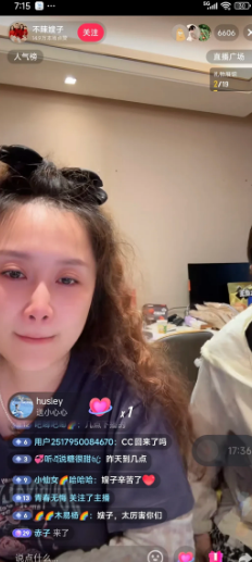 不辣嫂子也是感性的，说到CC直播间激动人心的现场时，又掉泪了。

不辣嫂子说自己