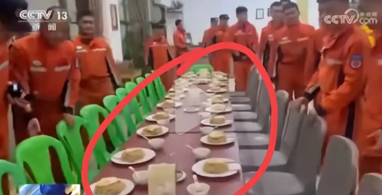 中国救援队，到达缅甸吃的第一餐，是炒饭。缅甸现在全国估计都在救灾，估计也没有心思