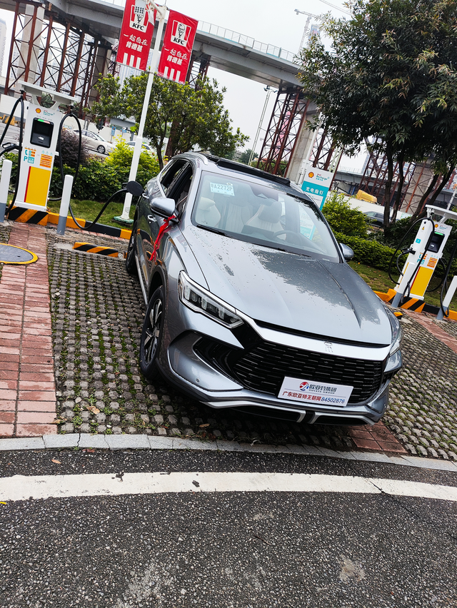 比亚迪宋prodmi冠军版110k超越板
买车不到一个月，降价了5k,真的没谁了