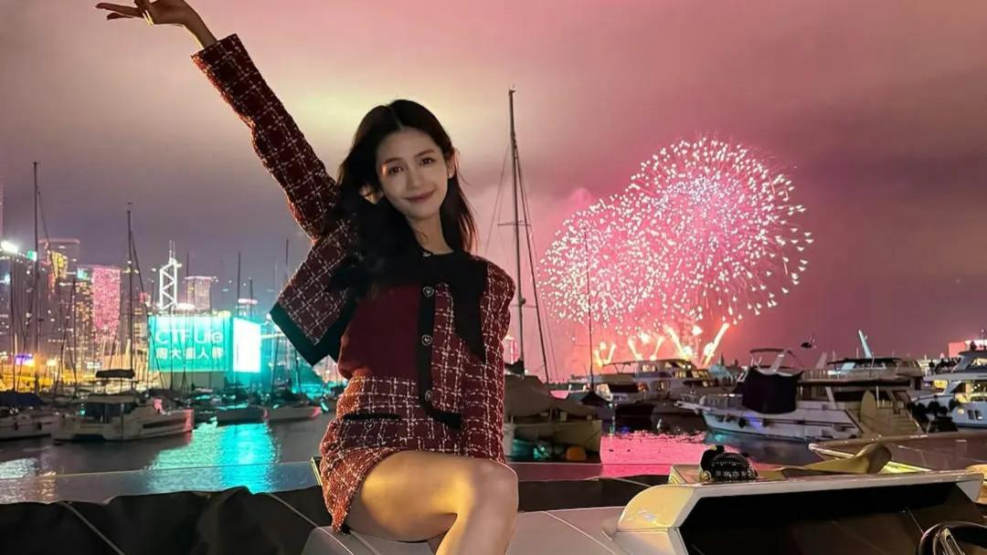 随时嫁入豪门？TVB小花被爆恋上“十优港姐”兄长，首度公开择偶条件