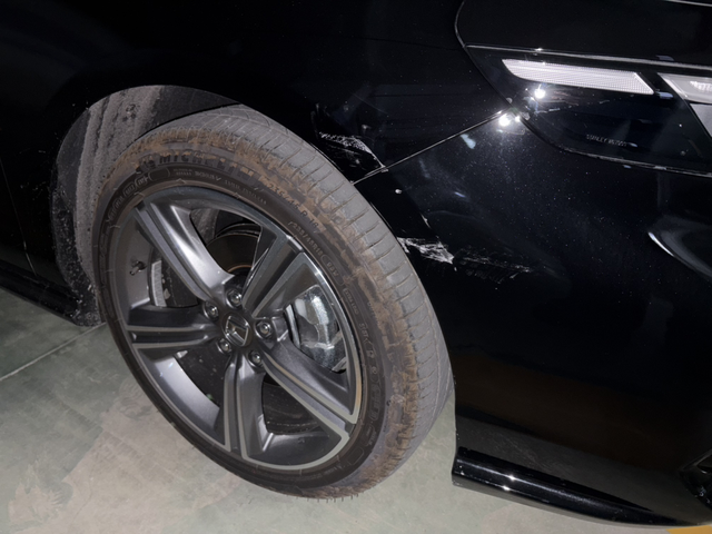 刚提车第二天剐蹭
4儿子店报价补漆1k价格