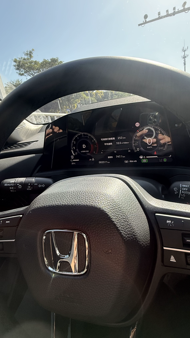 雅阁你们的油耗多少啊
豪华版雅阁 你们的油耗多少啊？ 不是说这个车省油吗，三千多