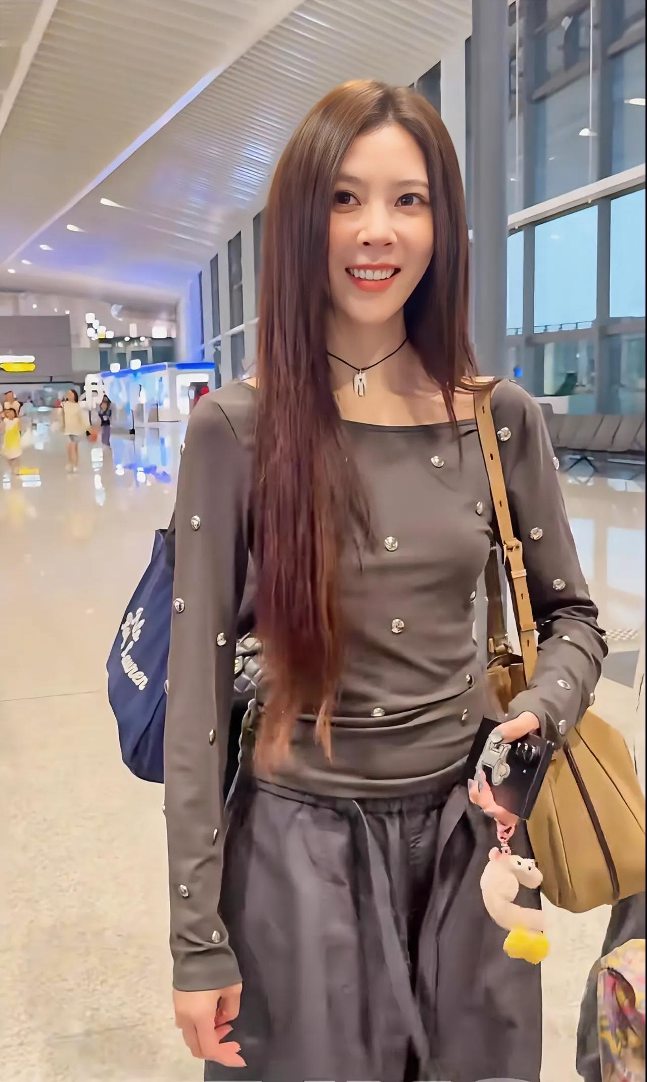 贴脸拍宋妍霏，颜值真的抗打，
姐姐真的是有魅力的！