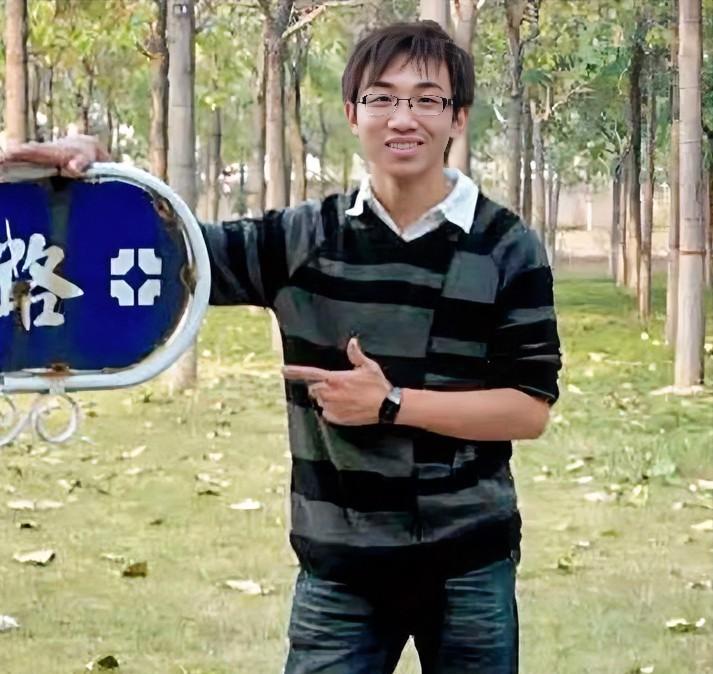 果然是财气养人啊！
王宁自从发财后，这比整容都管用啊
以前的王宁，蓬头垢面，不修