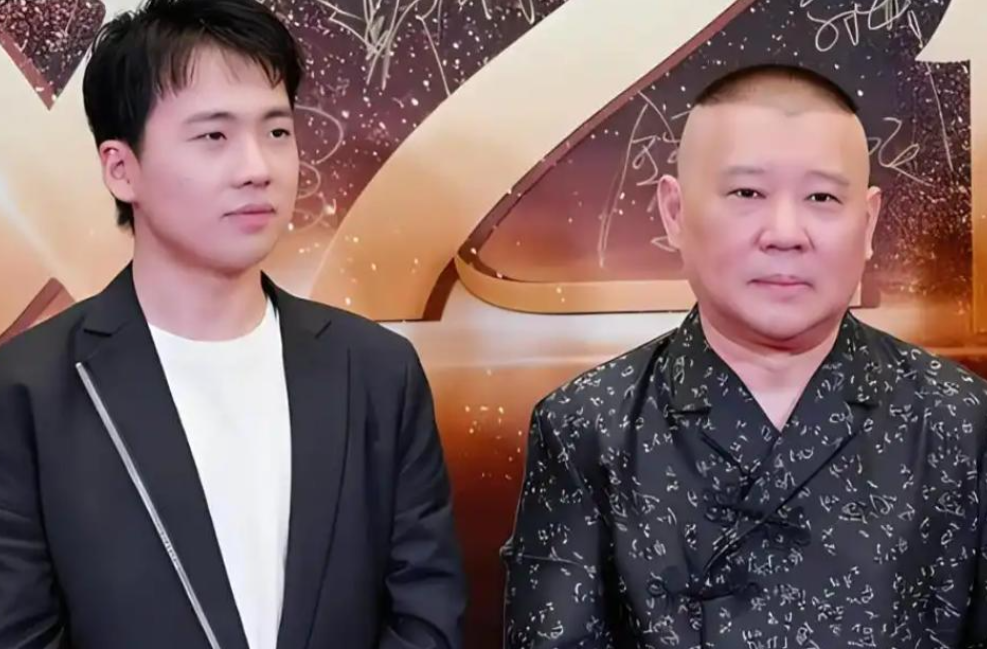 郭德纲这回是真坐不住了，
不是徒弟们又出了烦心事，
而是苦心经营几十年的德云社，