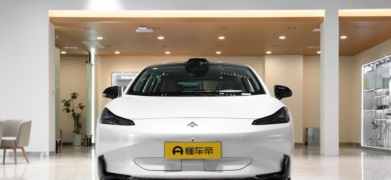 广汽别闹了，把好的产品拿给昊铂才是正事儿，现在这个车，这个价格，这个品牌，不能说