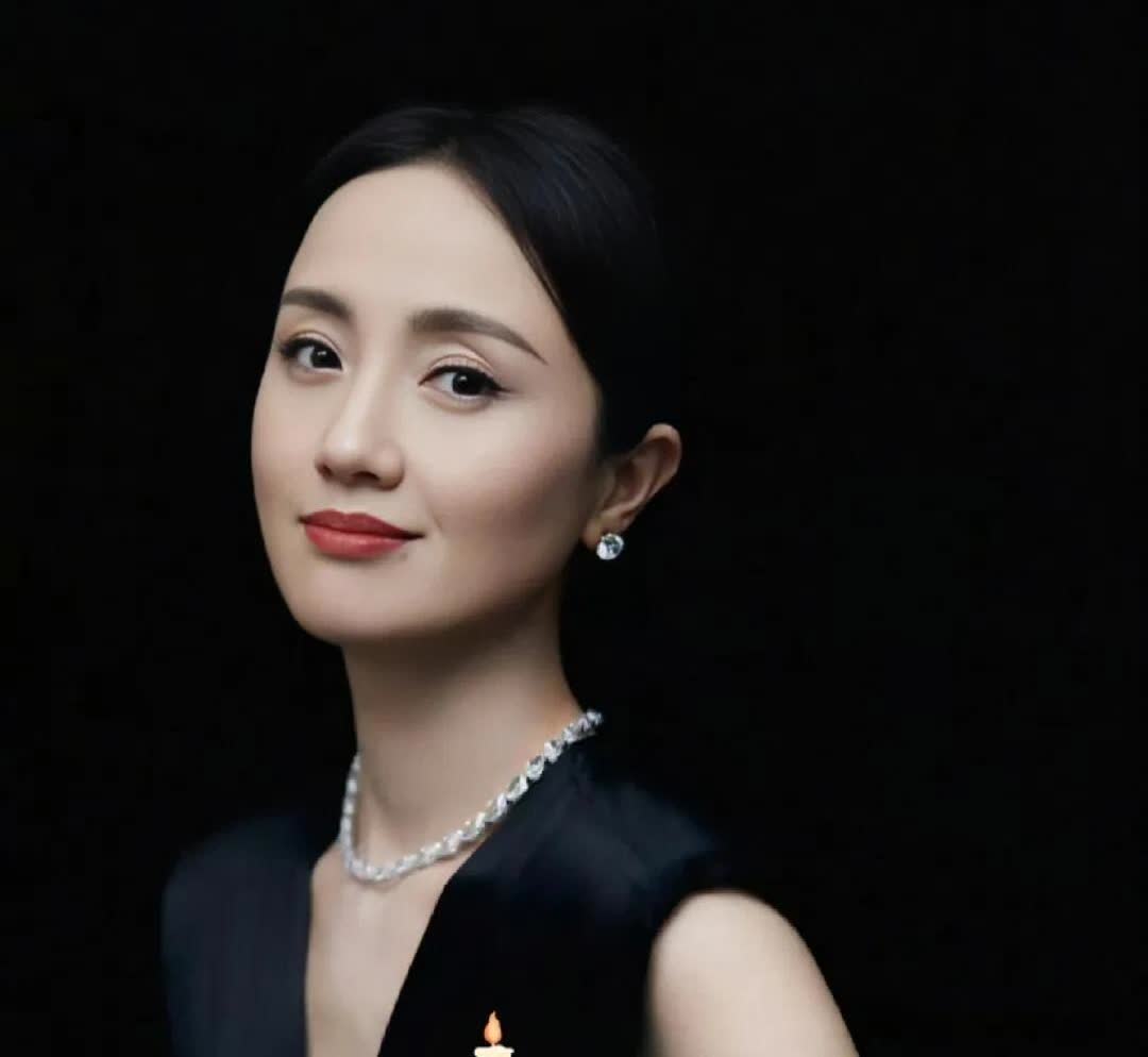 朱媛媛走了

最难受的不是女儿辛芯仪

也不是北京文艺圈，而是她最惦念的