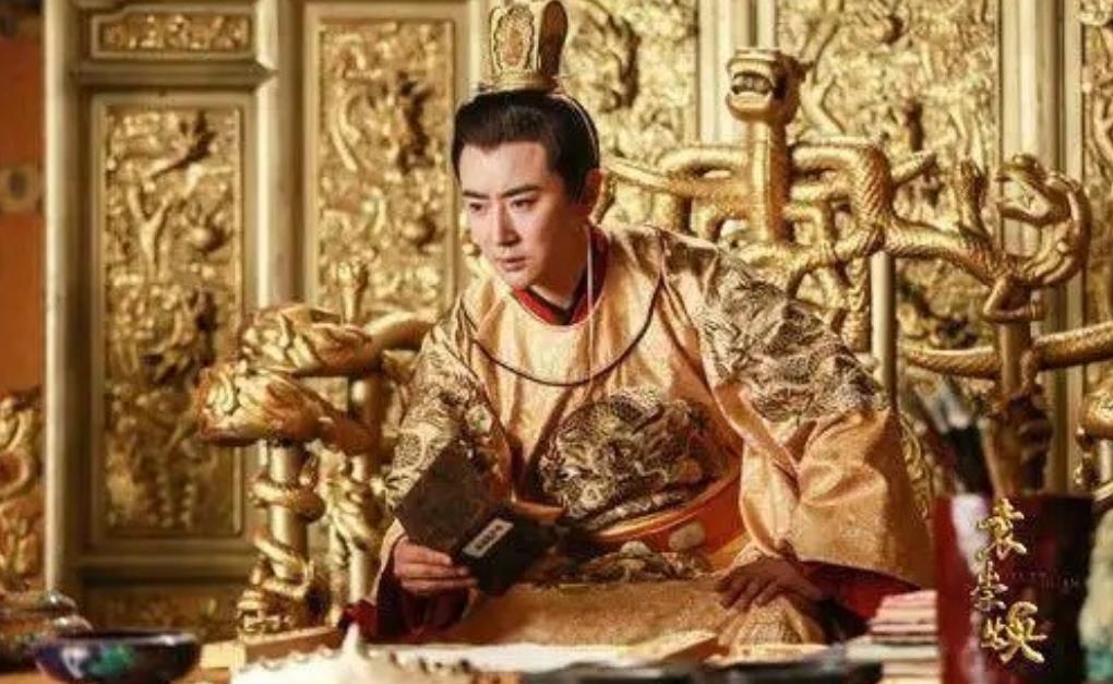 757年，73岁李隆基带600侍卫回到阔别一年的长安。新皇帝李亨派3000精骑前