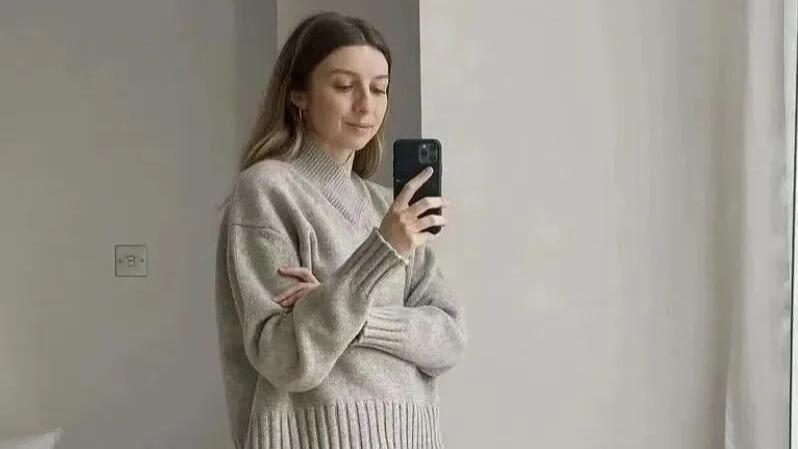 矮个子不到155的，秋天就穿“直筒裤+针织衫”，显高遮肉巨百搭，可柔可飒显气质！