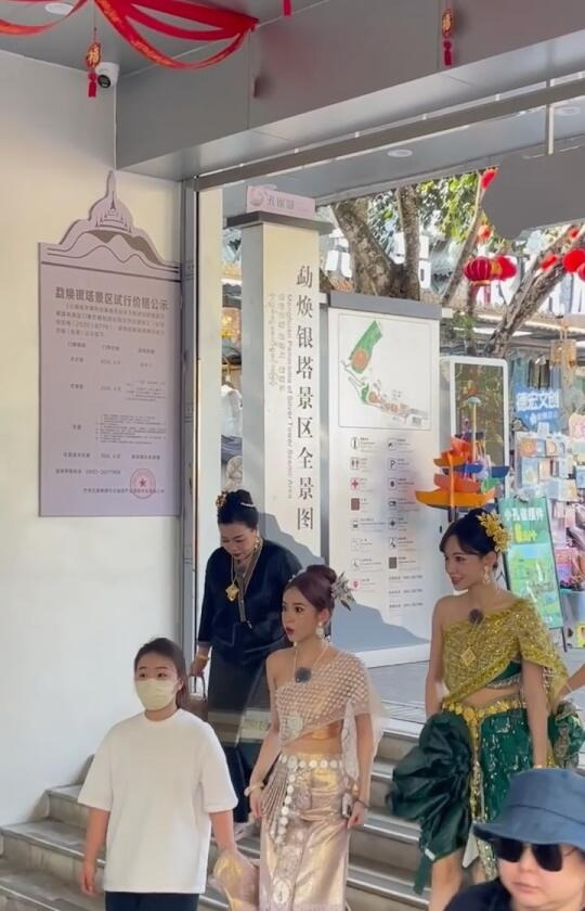 偶遇程潇本人好漂亮











怎么回事！我居然看到了程潇！真人比电视