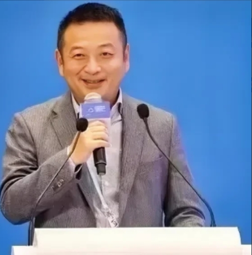 为了鼓励大家多生娃，人口专家梁建章曾提出了一个大胆的方案：一孩家庭每个月补贴10