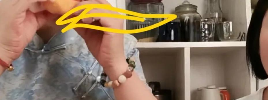 指名道姓峰峰2个院子到底是哪2个？
以前老土豆子叫嚣说他她网上有十几个外号，谁敢