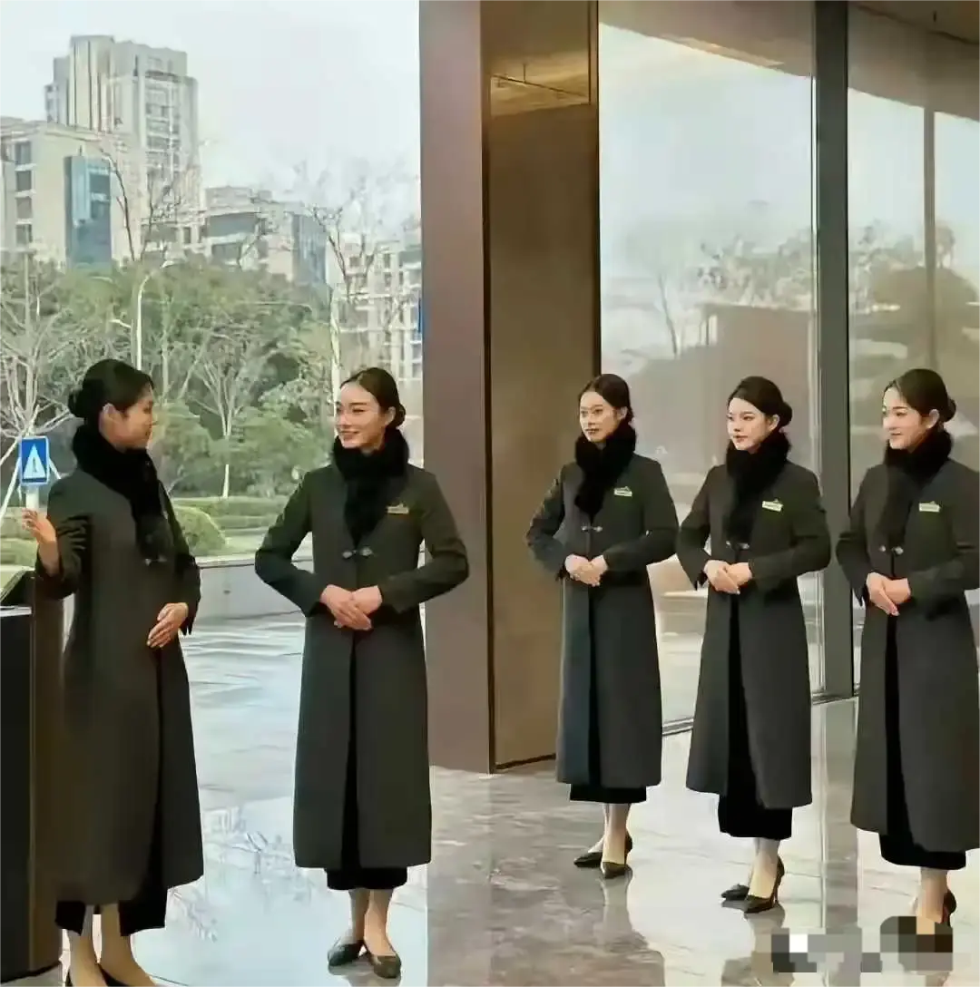 什么档次的房子，才配得上这么端庄的物业团队